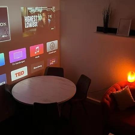 Gemuetliche Wohnung, Heimkino, Couch & Kueche 아파트 *