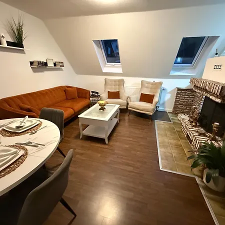 Gemuetliche Wohnung, Heimkino, Couch & Kueche