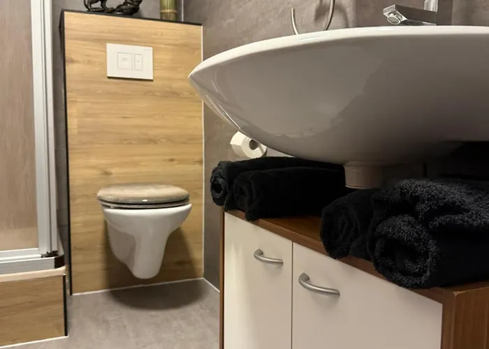 Gemuetliche Wohnung, Heimkino, Couch & Kueche